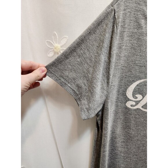 MODERNLUX MEDIUM WOMENS GRAY SHIRT BONITA GRAPHIC CUTE CHARMING CASUAL PRETTY - Picture 3 of 9